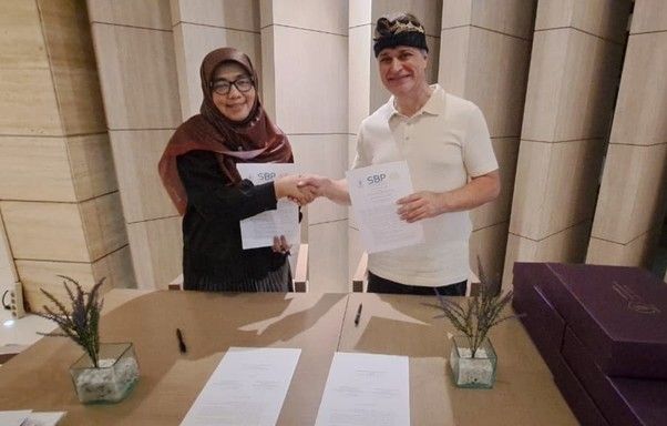 Dekan Fpsi Unesa teken dokumen kerja sama dengan mitra internasional di sela-sela Forum BRICS.